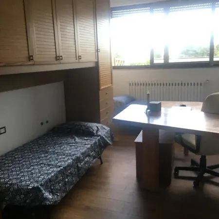 Stanza Privata, Open Space E Big Terrazza Luminosa Alloggio in famiglia